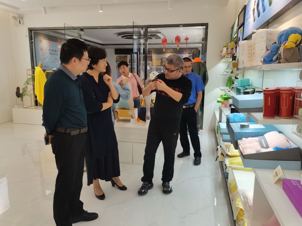走访调研泉州市隐形盾鞋服科技有限公司.jpg